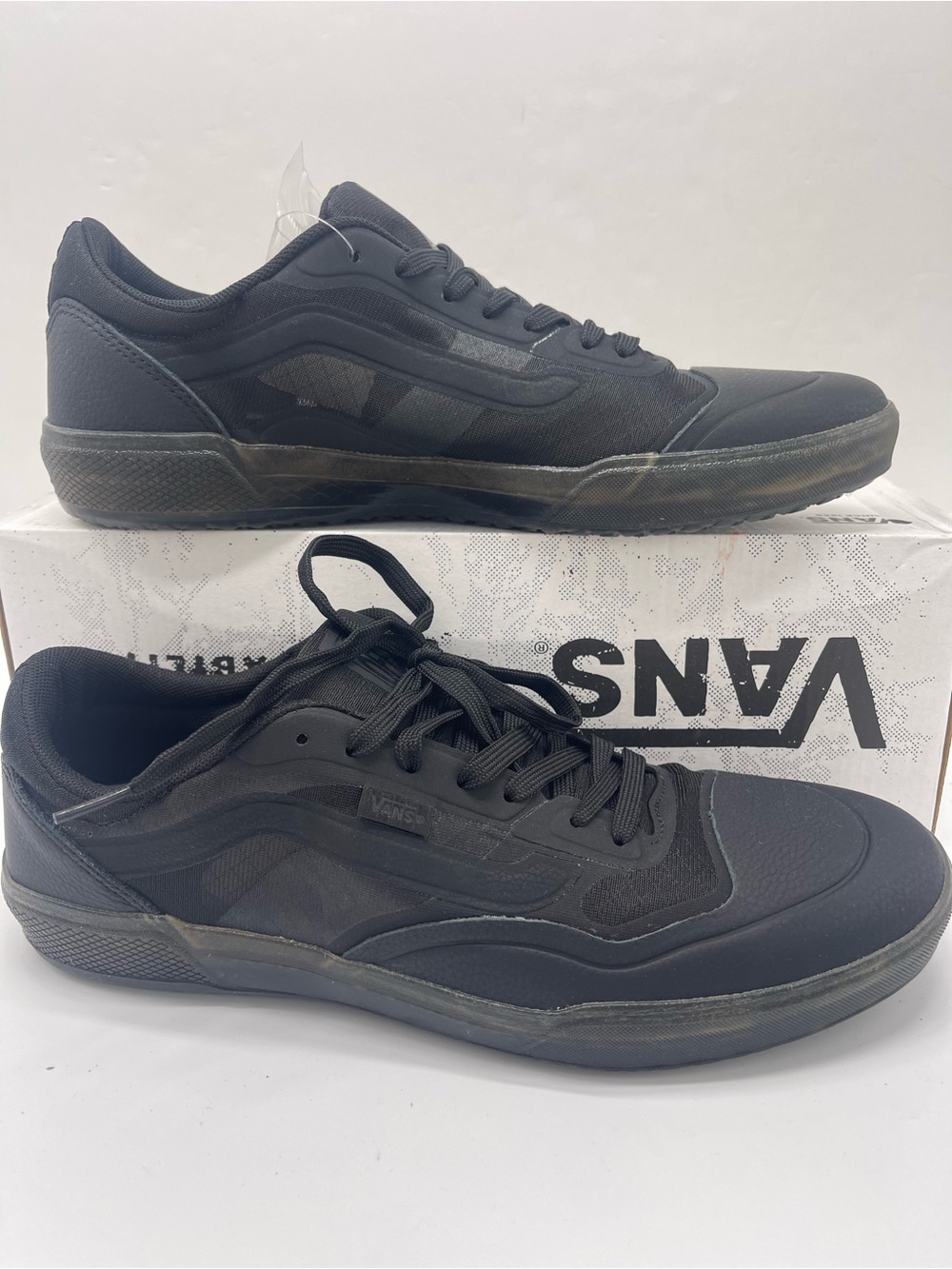 Vans Men’s Ave Leather Black
VN0A5JIBBLK Sneakers